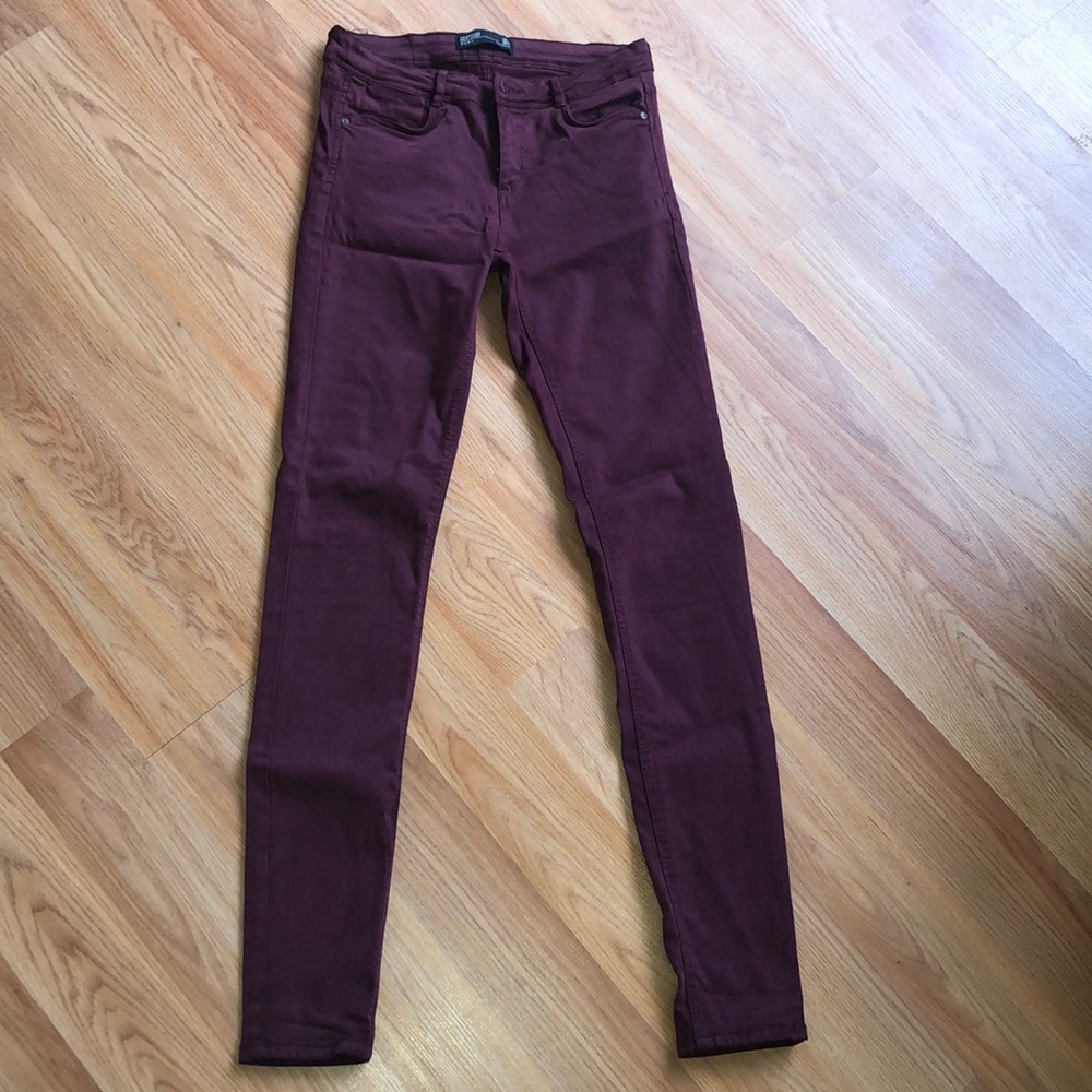 🌹LIKE NEW maroon stretchy jeans from Zara